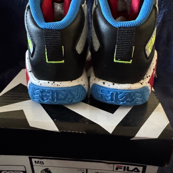 MB Fila Infant/ Toddler Tennis Shoes Sneakers NIB size 4 - Picture 5 of 6